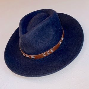 Wide brim fedora hat with buckle brim
